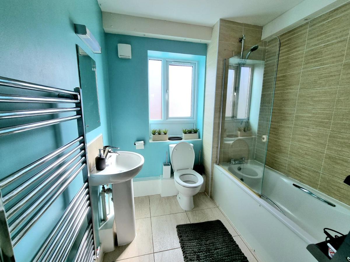 Luxury 2-Bedroom Service Apartment With Balcony Manchester Zewnętrze zdjęcie