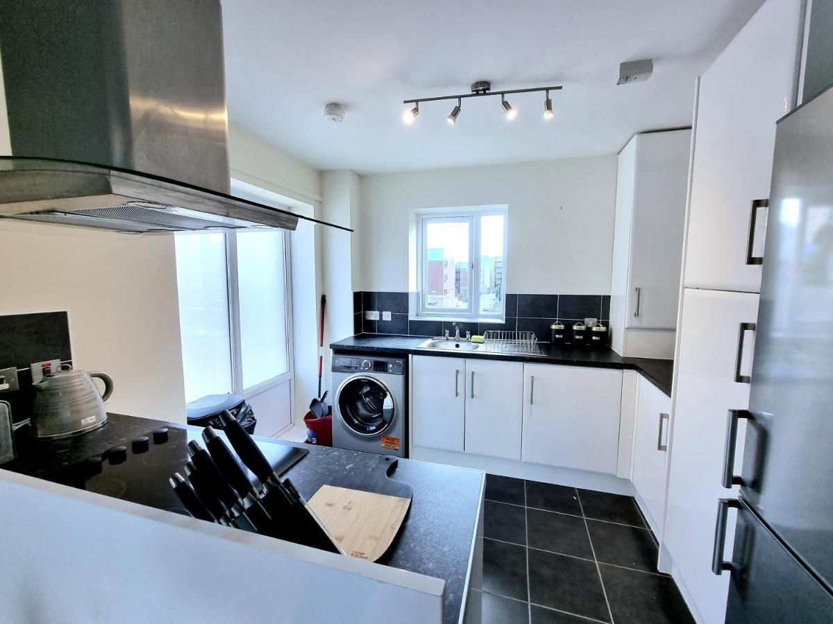 Luxury 2-Bedroom Service Apartment With Balcony Manchester Zewnętrze zdjęcie