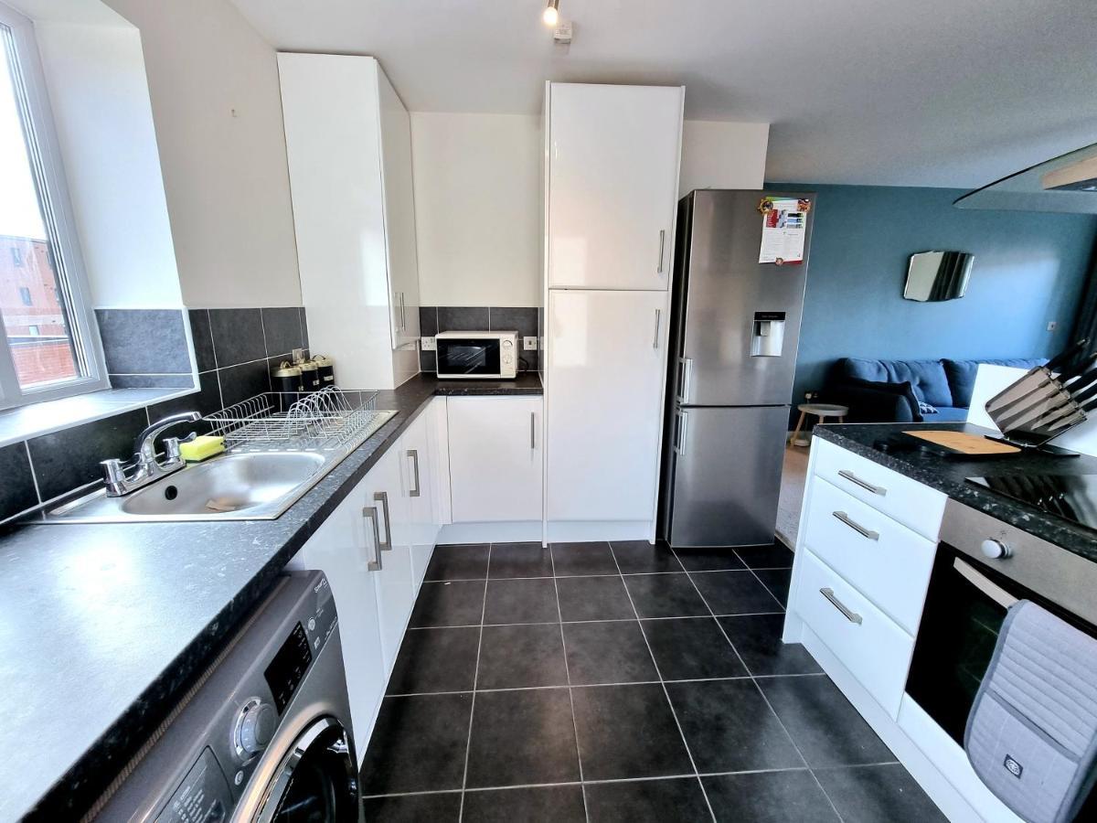 Luxury 2-Bedroom Service Apartment With Balcony Manchester Zewnętrze zdjęcie