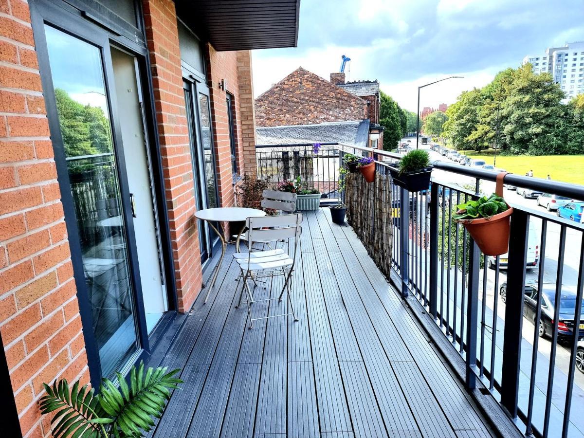 Luxury 2-Bedroom Service Apartment With Balcony Manchester Zewnętrze zdjęcie